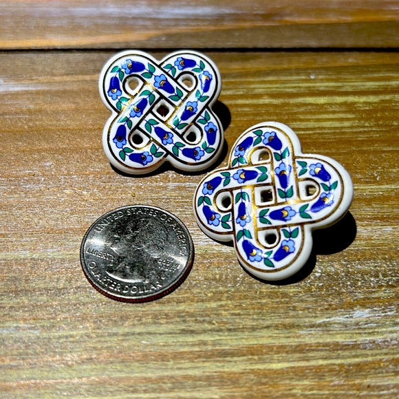 Ceramic Celtic Love Knots - Picture 2 of 3